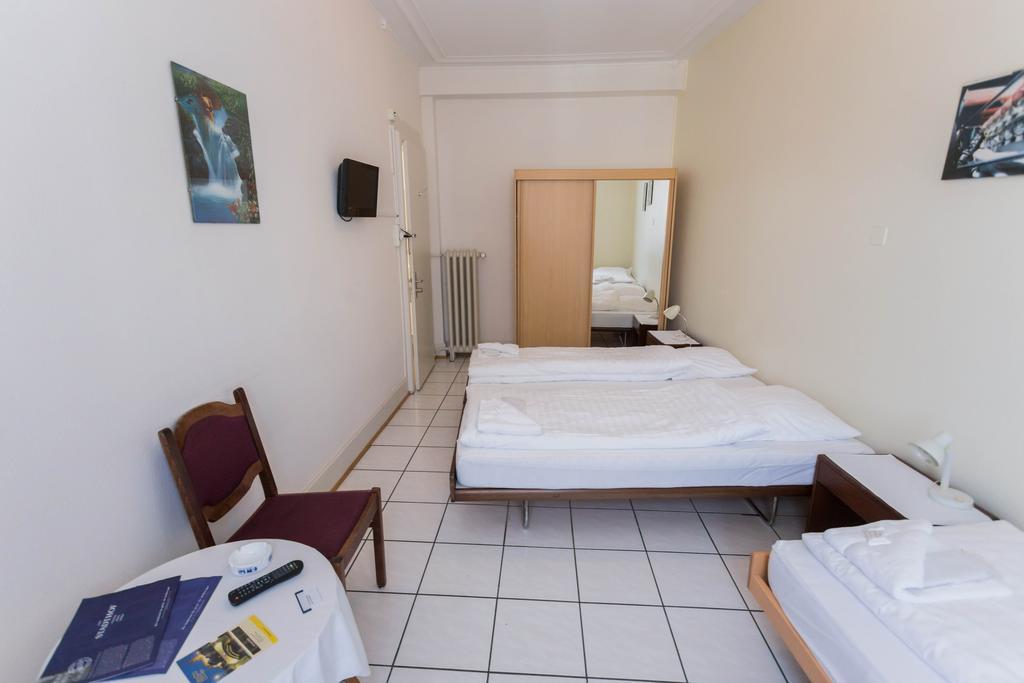 Stadthof Budget City Center Hotel
