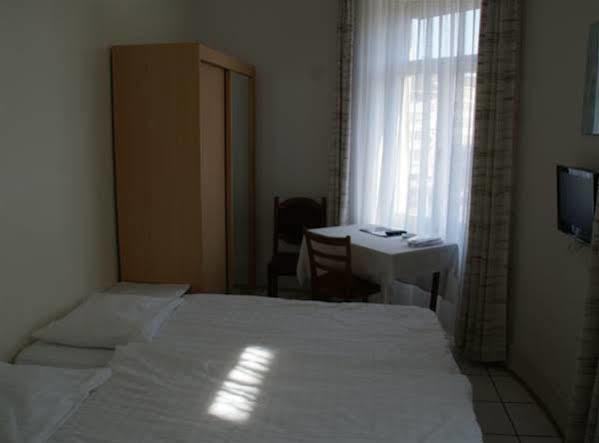 Stadthof Budget City Center Hotel 3*